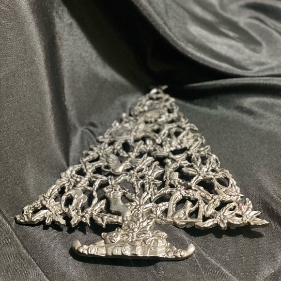 Vintage Christmas Tree metal trivet, hot plate, wall hanging - Picture 1 of 13